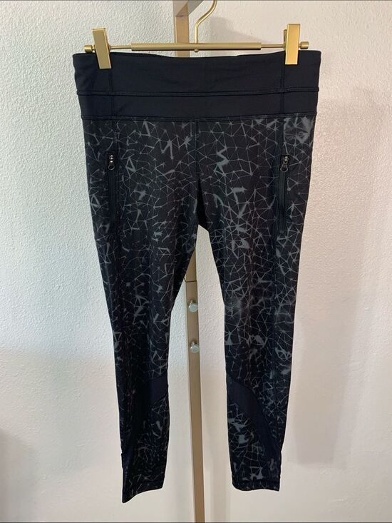 lululemon athletica Pants - Lululemon Black Geometric Print Athletic Leggings- 7/8 length-Size 6